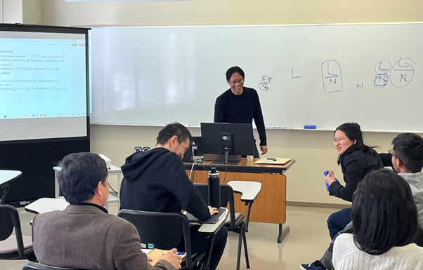 February Lunch Seminar: R&D, Innovation, and Economic Growth