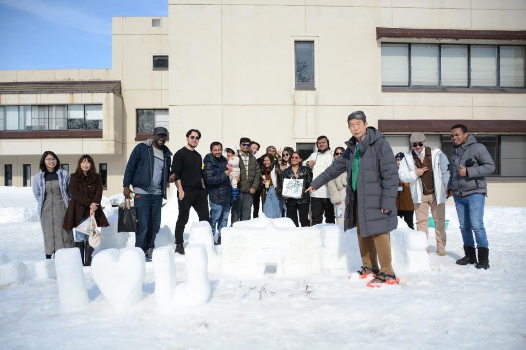 国際大学でスノーフェスティバルを開催　雪像制作や焚火を囲み国際交流を促進